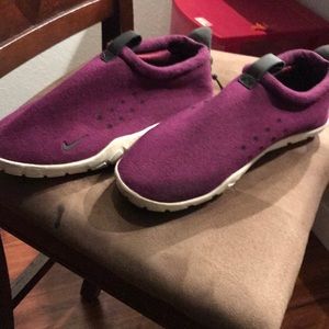 Nike Air Moc Tech Fleece Mulberry